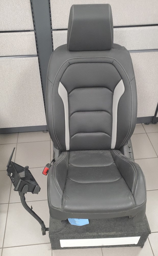 A basic demo seat with the interface powered off on the left